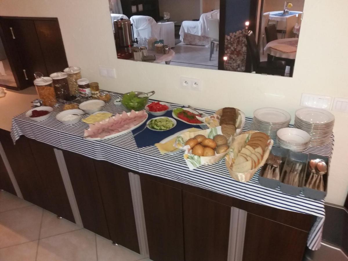 Na Fali Pokoje Goscinne 莱鲍 外观 照片